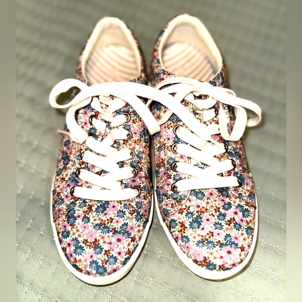 Taos Star Sneaker (Women) - Mauve Floral Multi. Size 7. VGUC - Picture 2 of 11